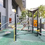 双子塔附近 高级泳池 二床 可住四人 大床