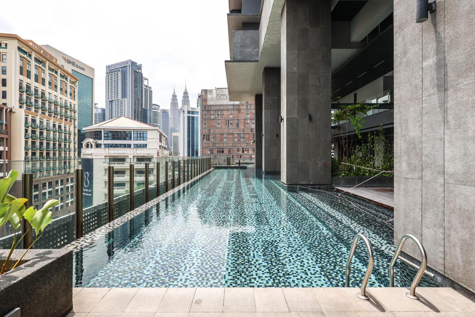 双子塔附近 高级泳池 二床 可住四人 大床 * Kuala Lumpur