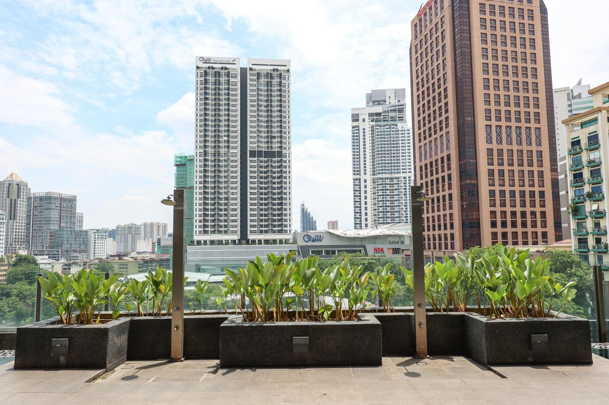 Pangsapuri 双子塔附近 高级泳池 二床 可住四人 大床
