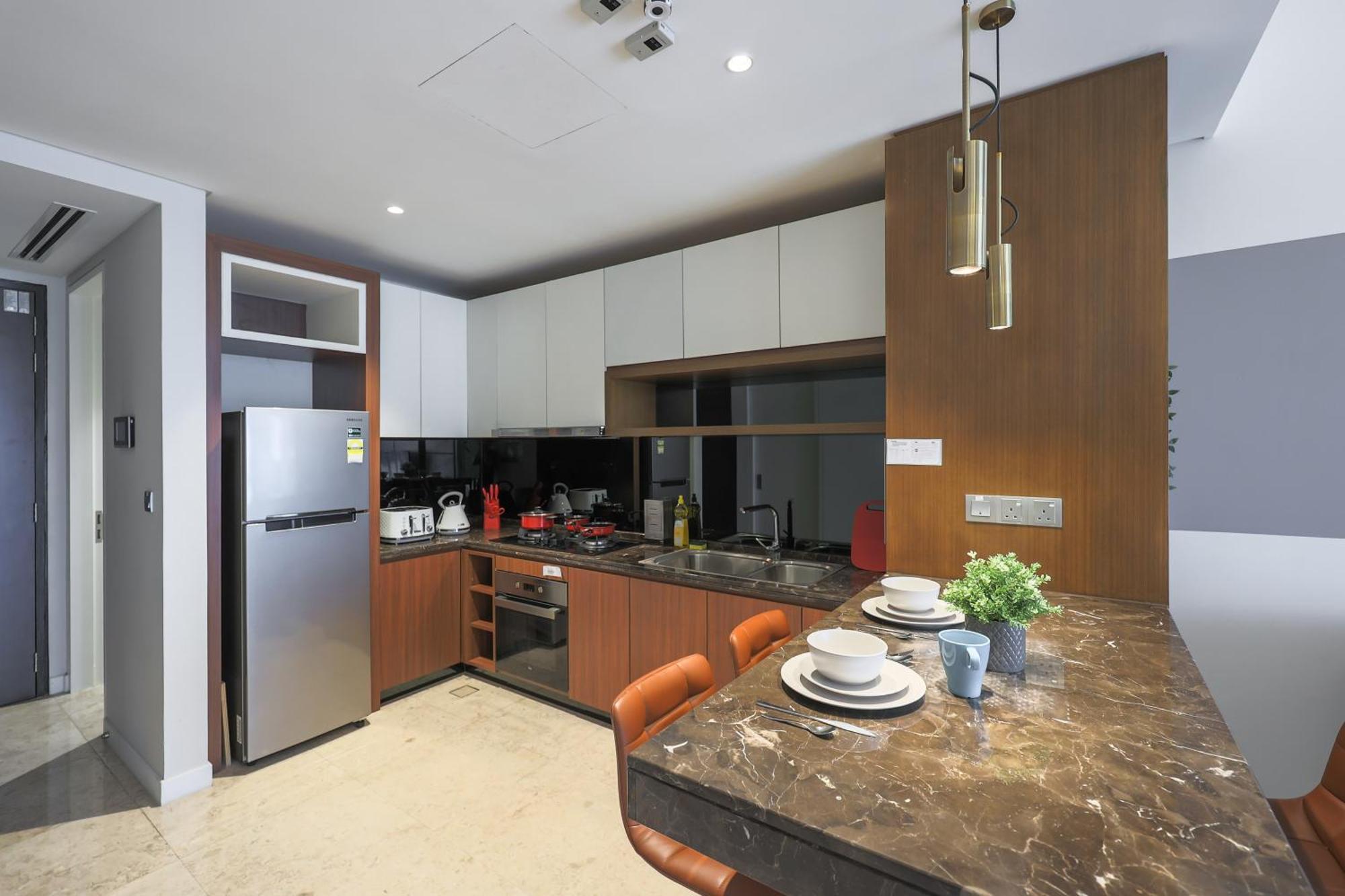 双子塔附近 高级泳池 二床 可住四人 大床 Apartemen
