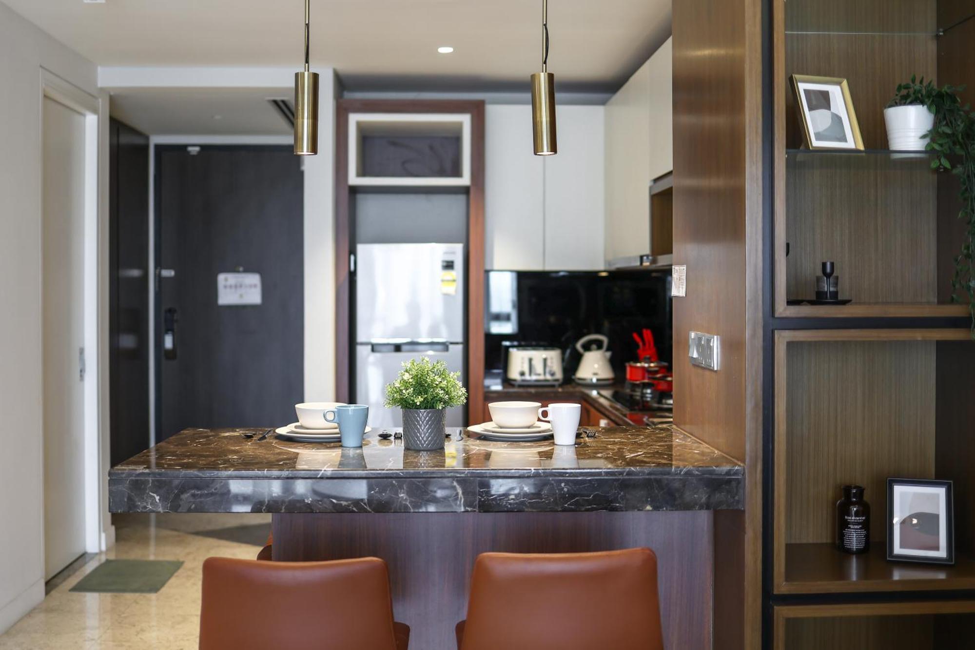 双子塔附近 高级泳池 二床 可住四人 大床 Apartemen