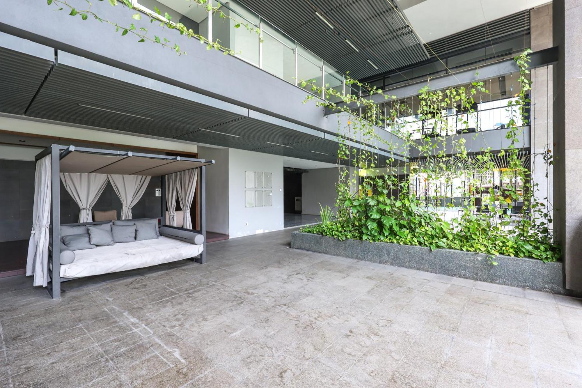 Apartemen 双子塔附近 高级泳池 二床 可住四人 大床 *