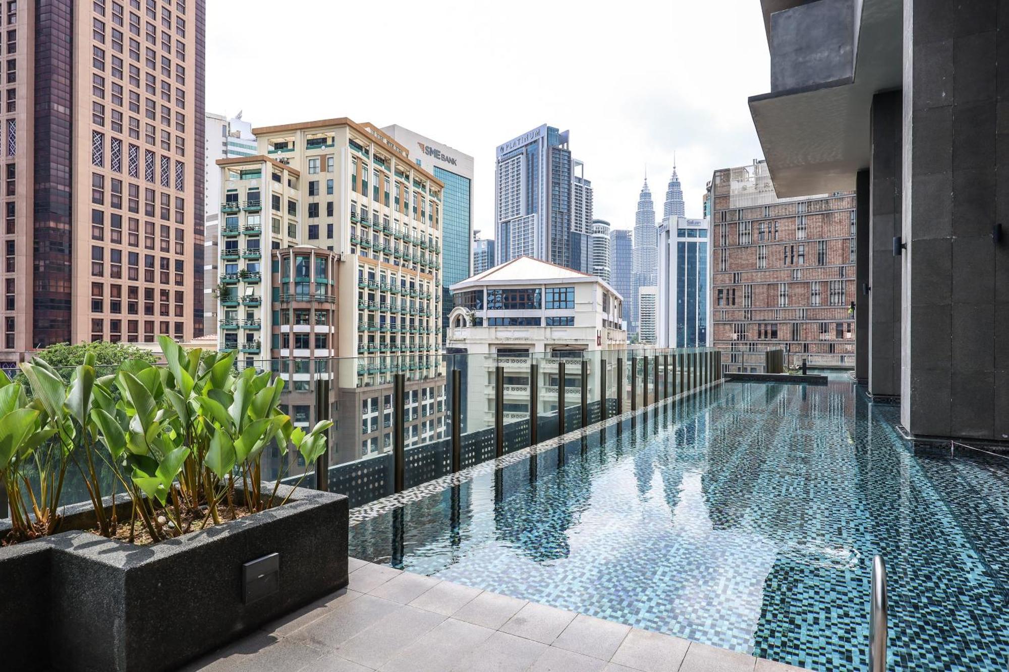 Apartemen 双子塔附近 高级泳池 二床 可住四人 大床