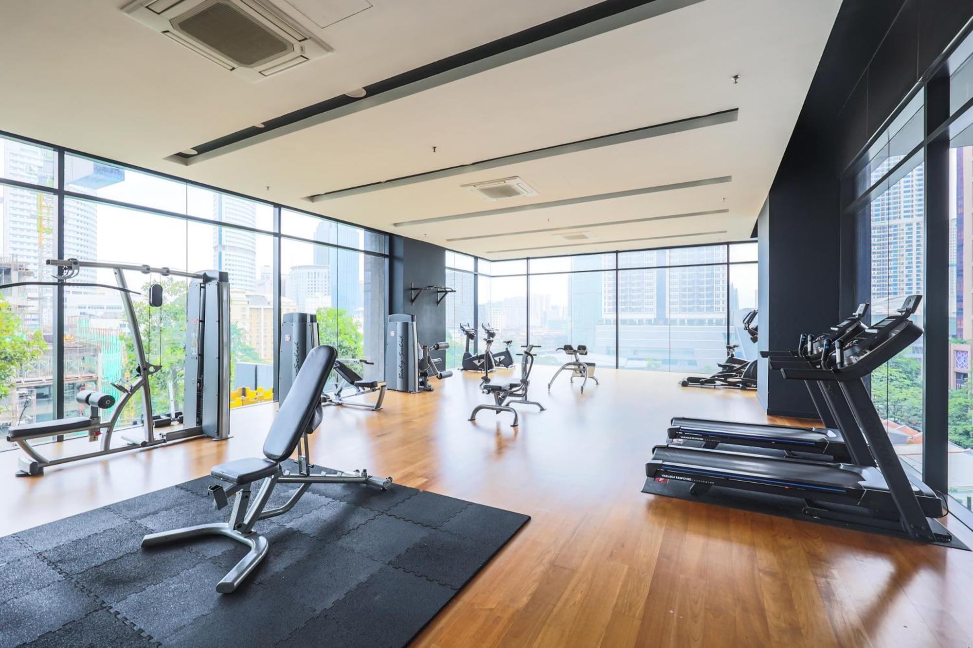 双子塔附近 高级泳池 二床 可住四人 大床 Apartemen