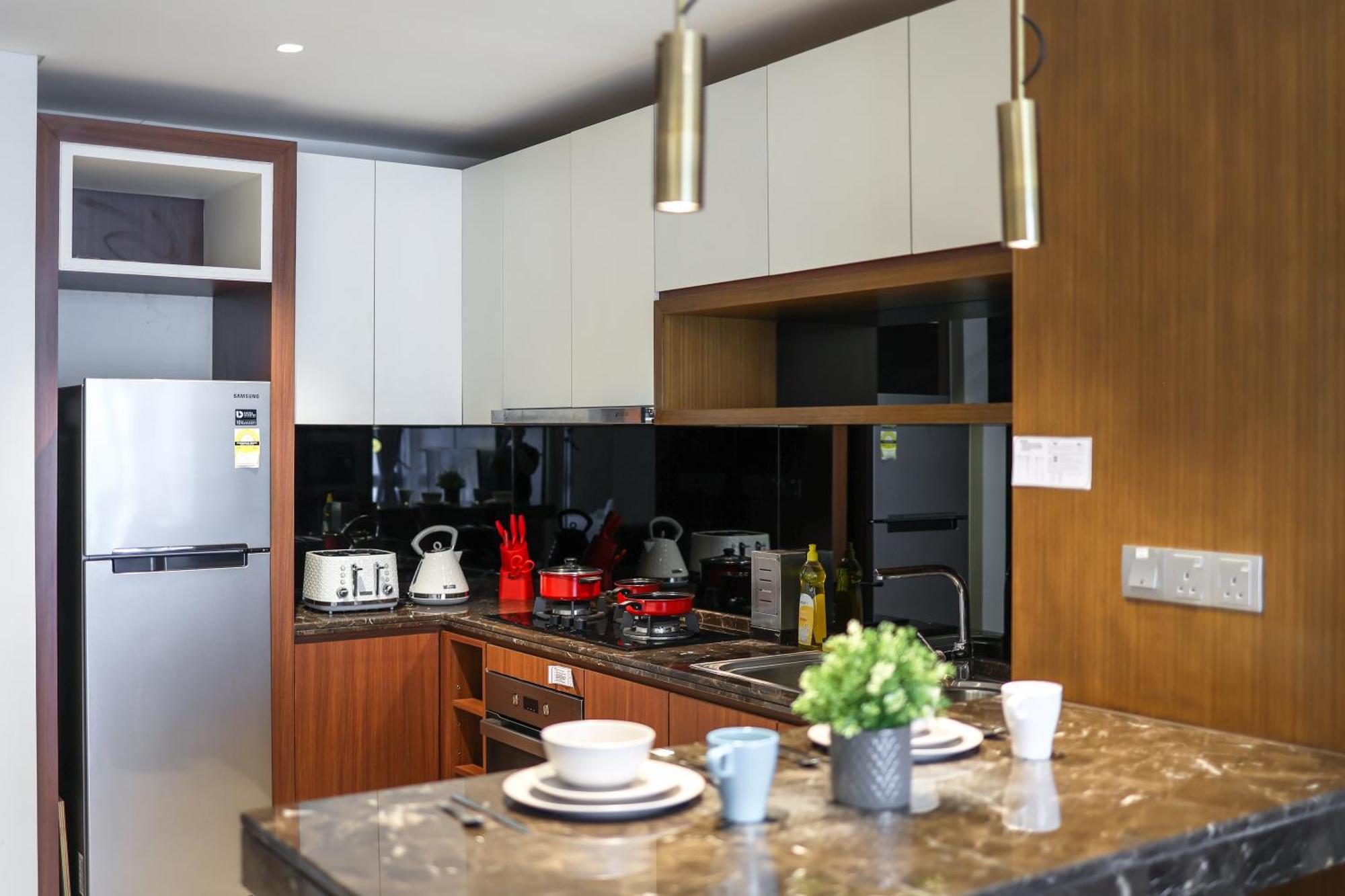双子塔附近 高级泳池 二床 可住四人 大床 Apartemen